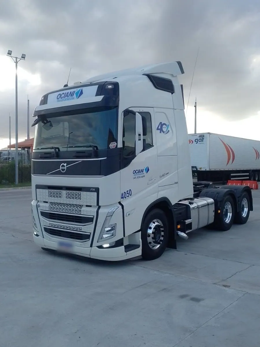 Cavalo Volvo FH da Ociani com o selo de 40 anos